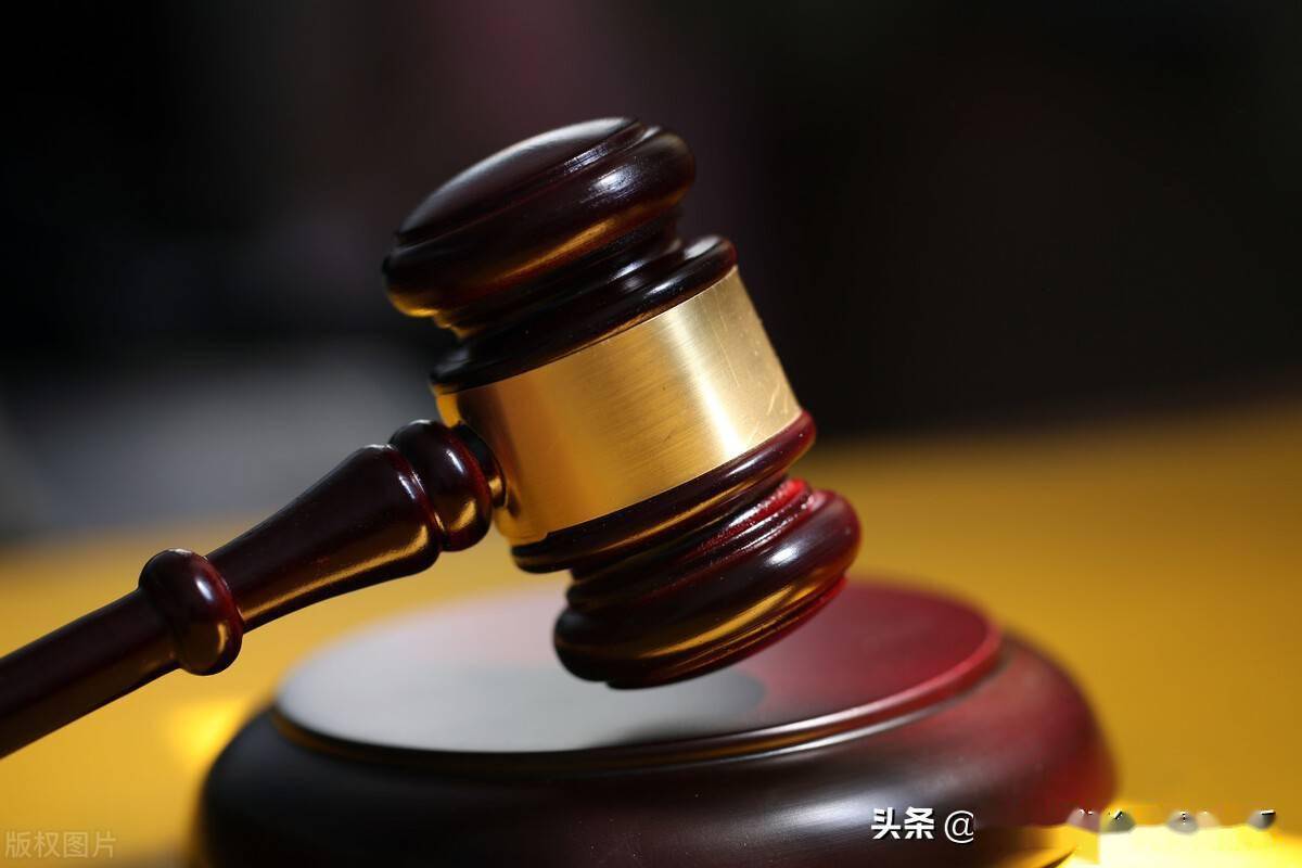 法槌與握手 法律日的象征意義與高清圖片素材應(yīng)用